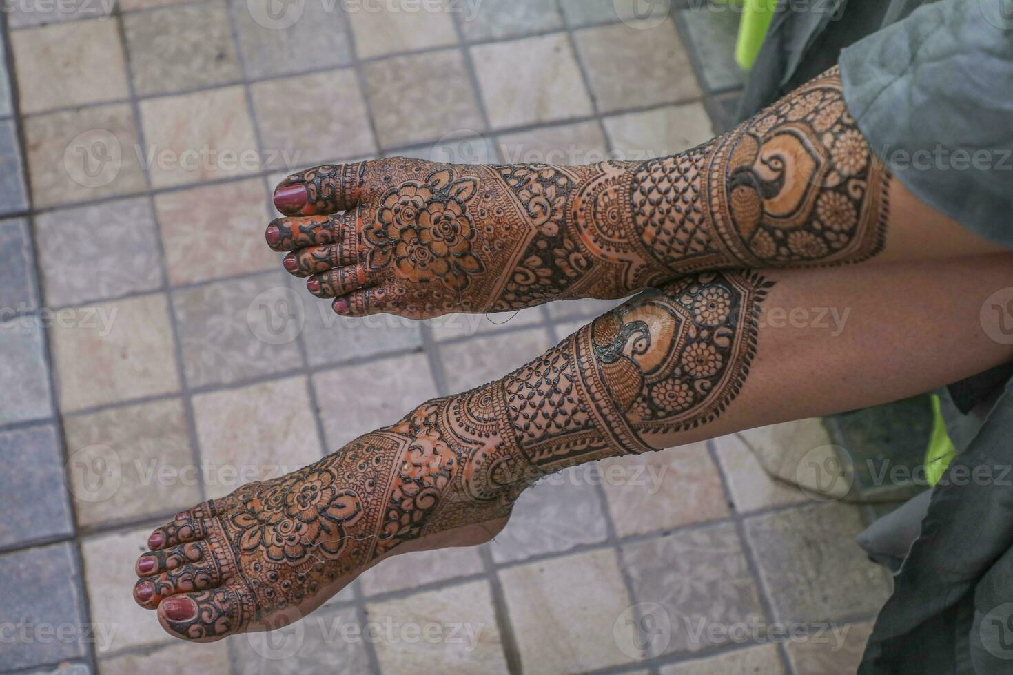 mehndi Design indisch Braut Bein mehndi indisch Hochzeit foto