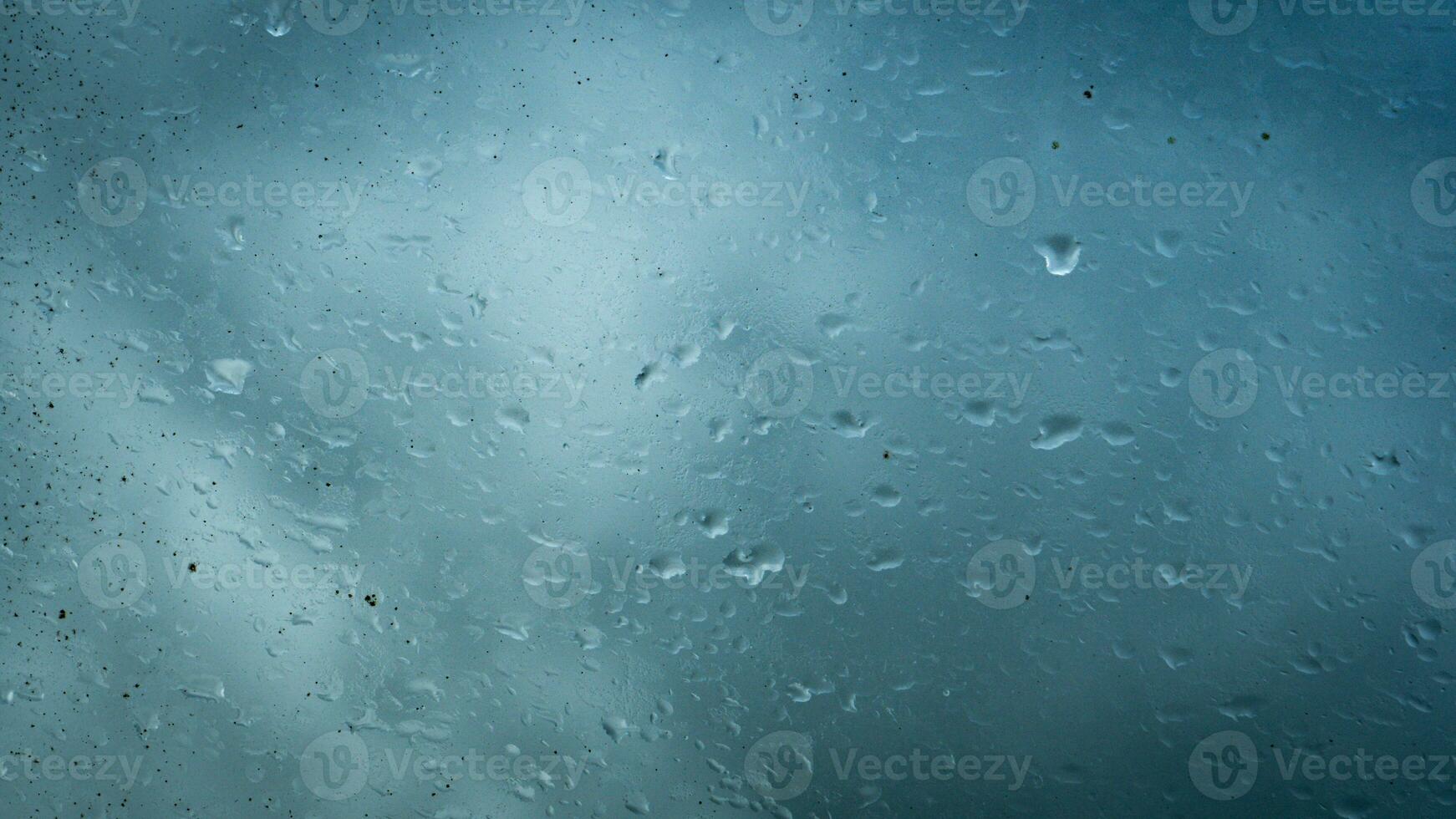 Regen Wasser Tropfen auf Glas foto