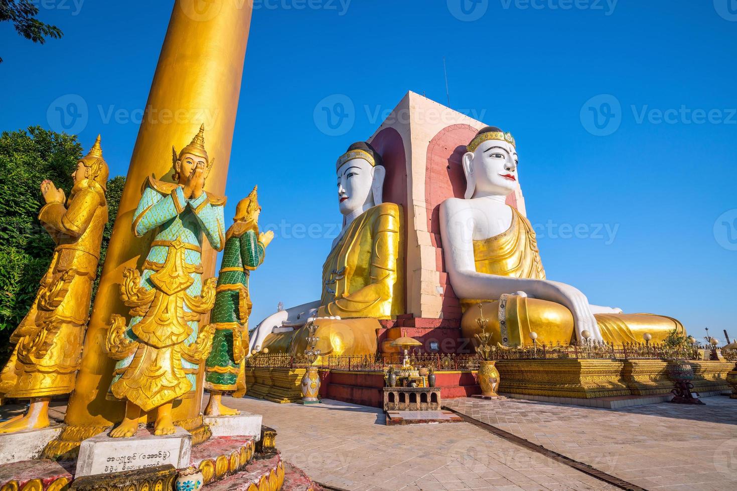 vier Gesichter von Buddha bei kyaikpun buddha foto