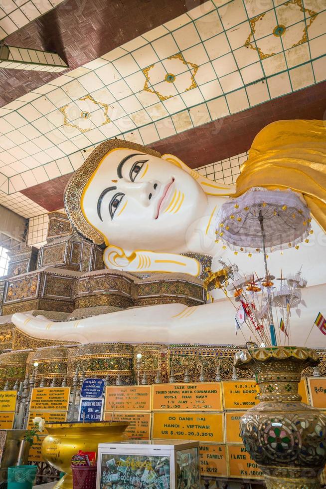 Shwethalyaung liegender Buddha in Bago, Myanmar foto