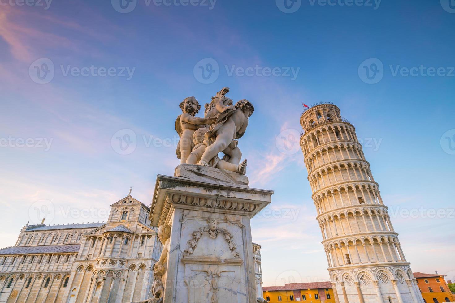 Kathedrale von Pisa und der schiefe Turm foto