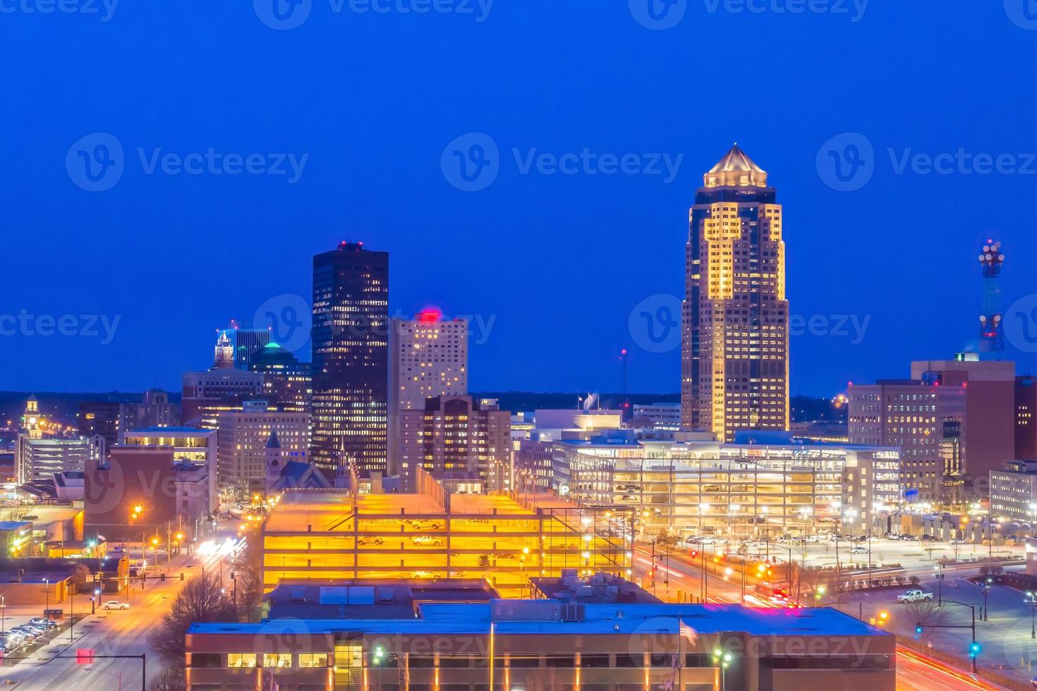 des moines iowa skyline in den usa foto