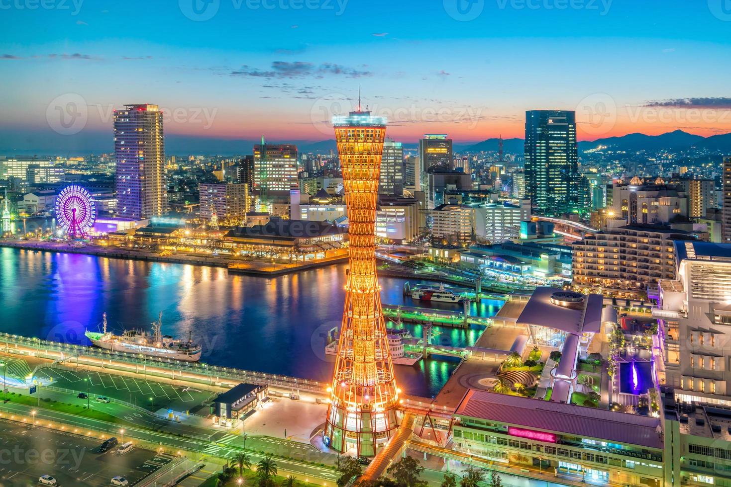 Skyline und Hafen von Kobe in Japan foto