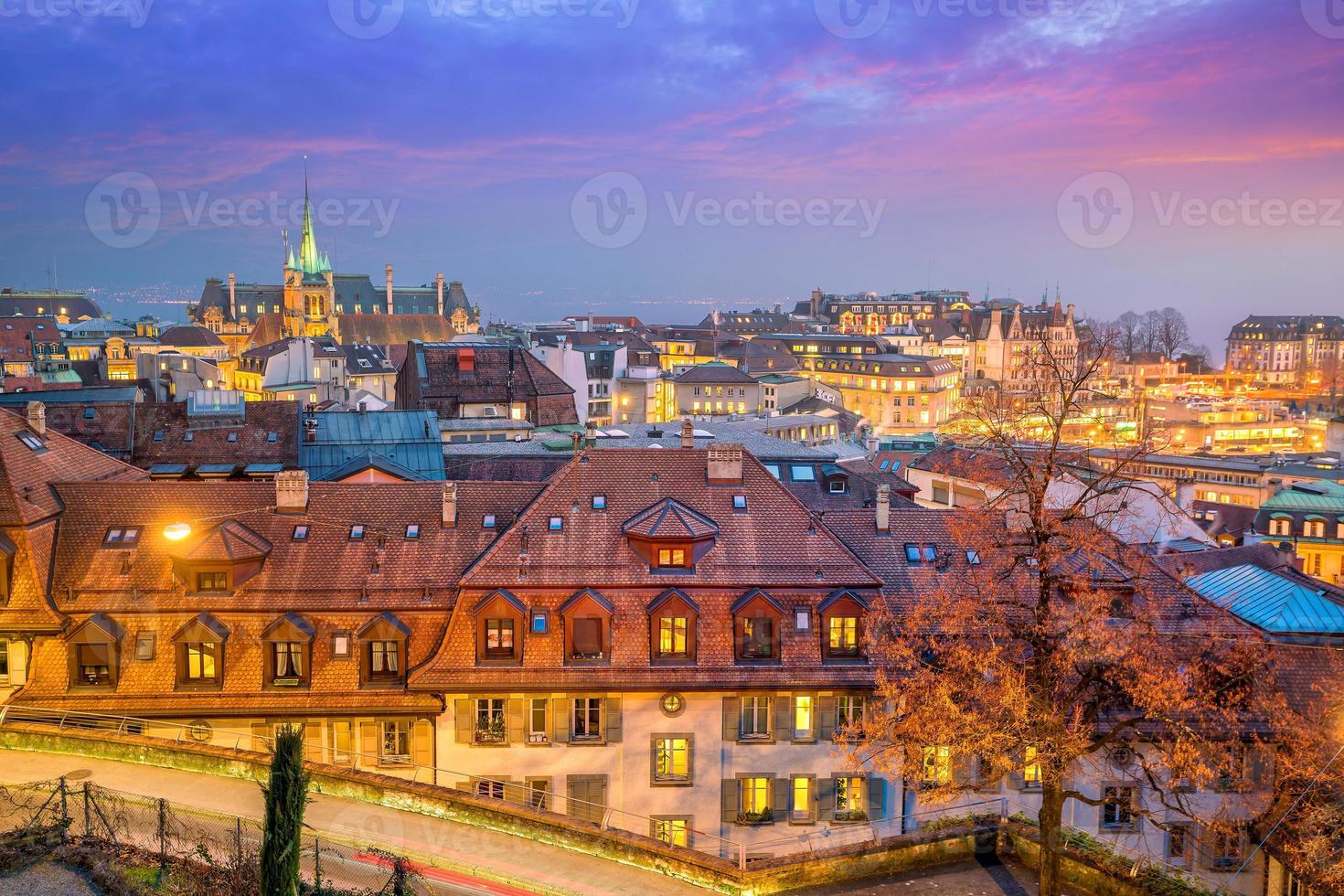 Skyline der Innenstadt von Lausanne in der Schweiz foto