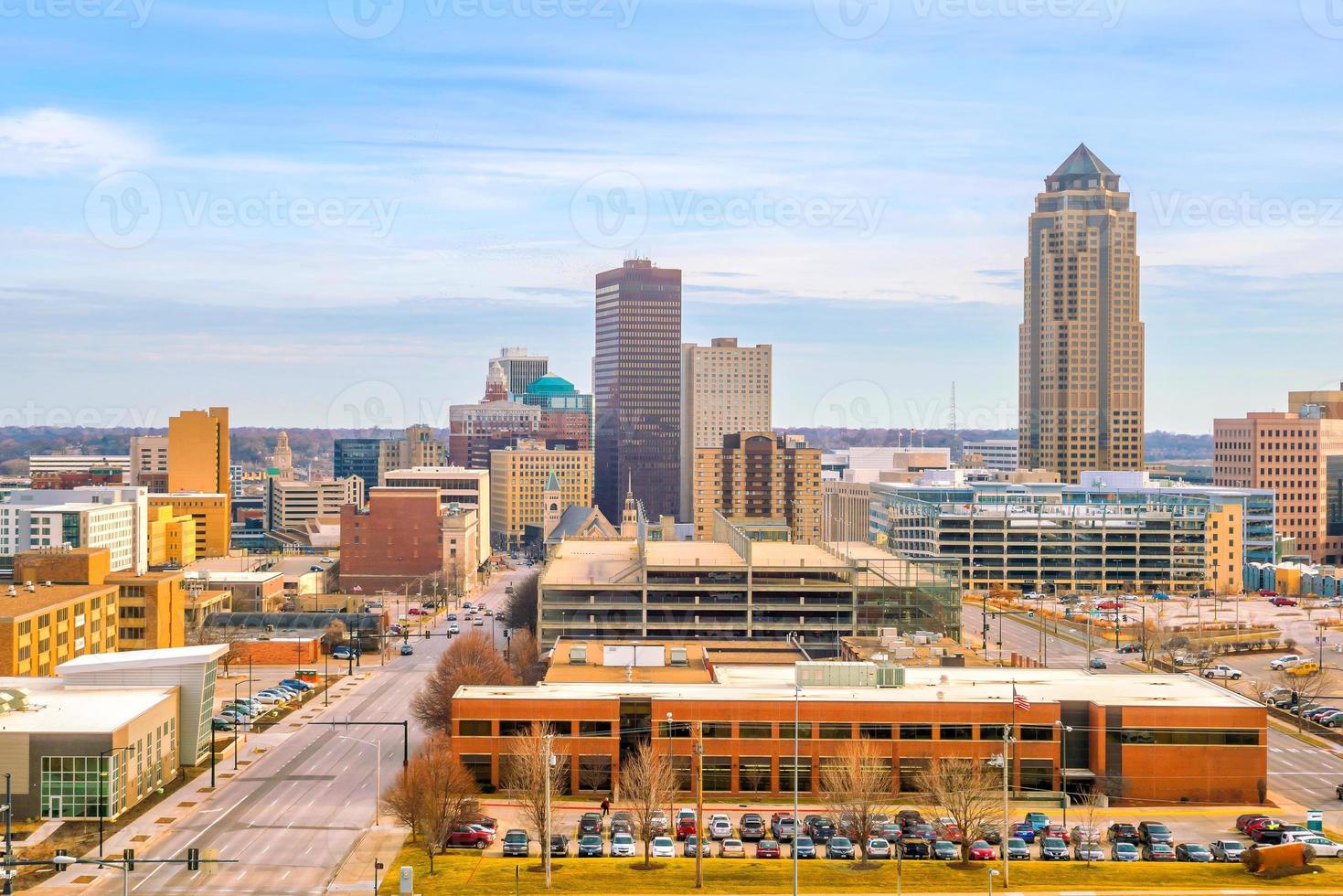 des moines iowa skyline in den usa foto