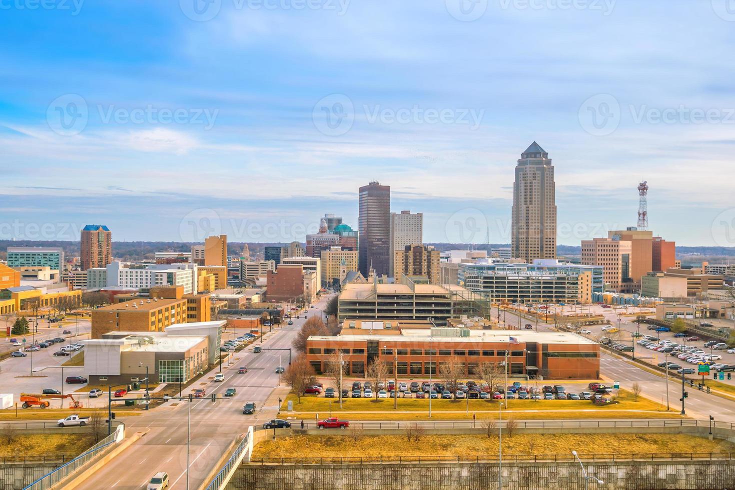 des moines iowa skyline in den usa foto