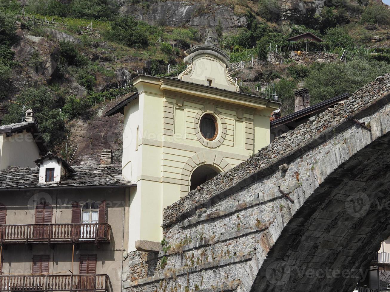 Römische Brücke in Pont Saint Martin foto