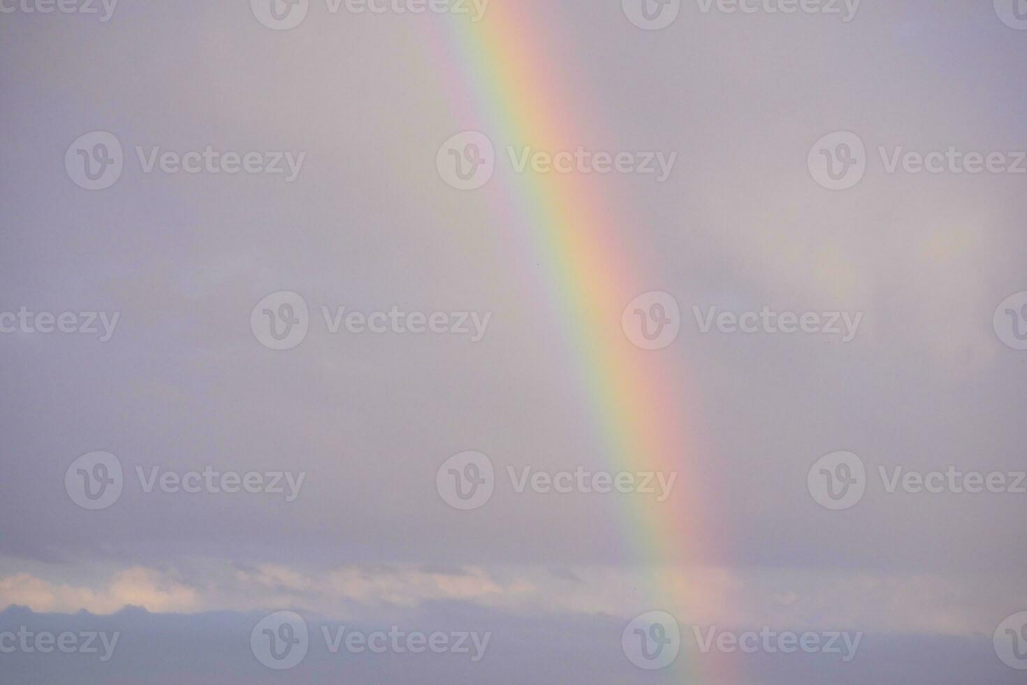 Himmel und Regenbogen nach Regen foto