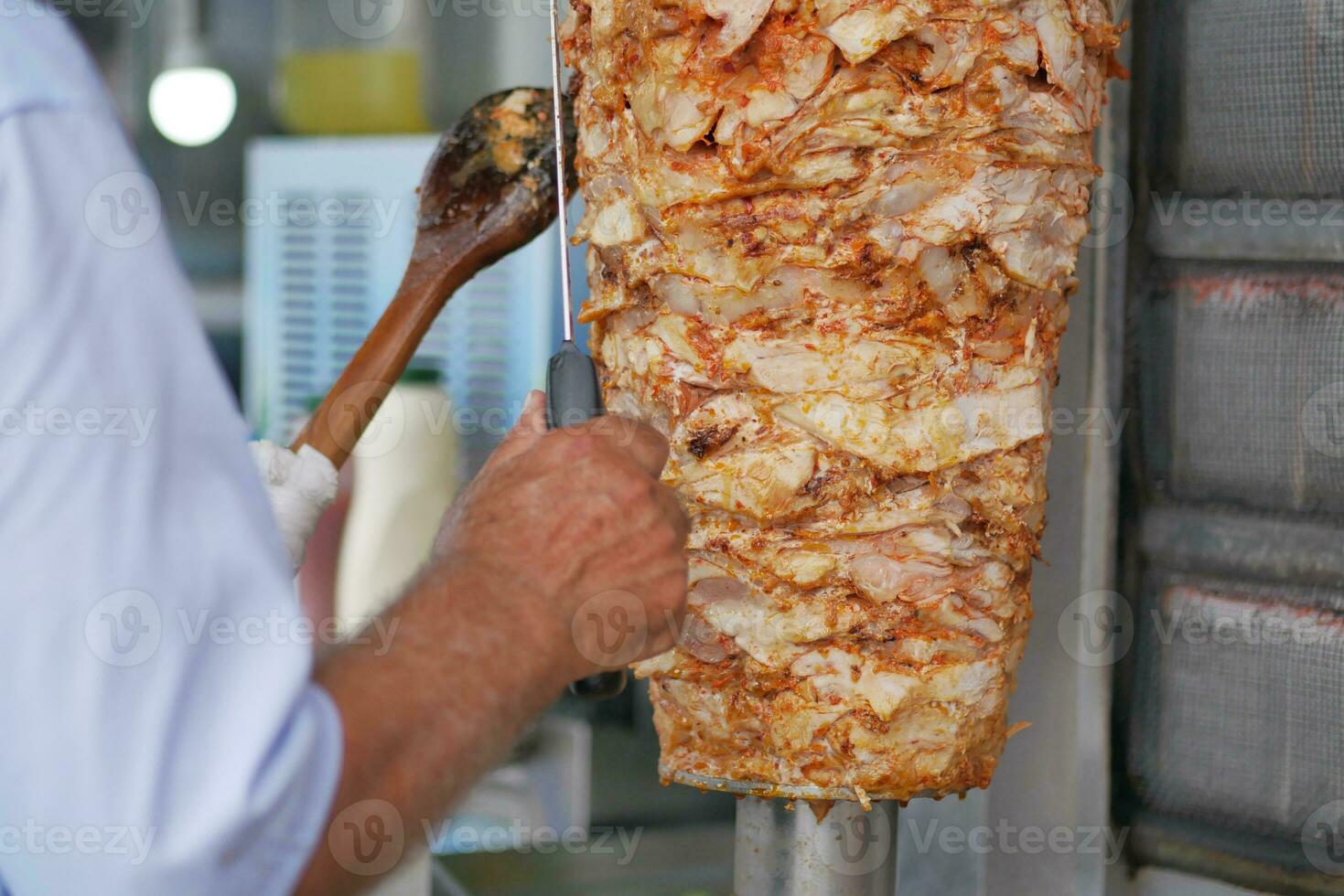 rotierend traditionell Gyros Fleisch schließen oben foto