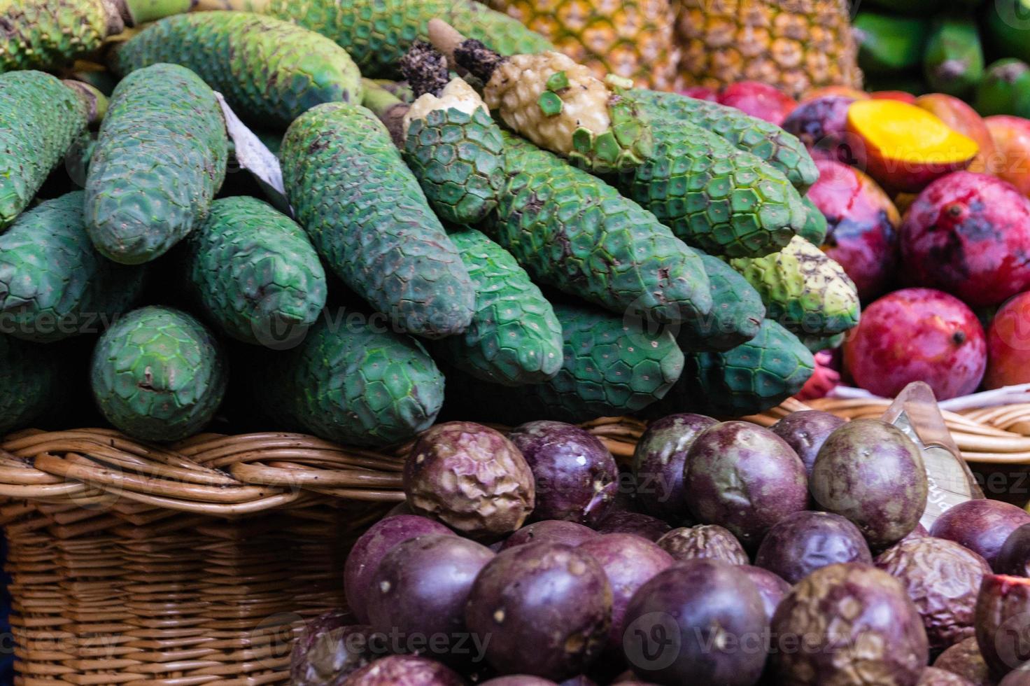 monstera deliciosa eine Mischung aus Ananas und Banane foto