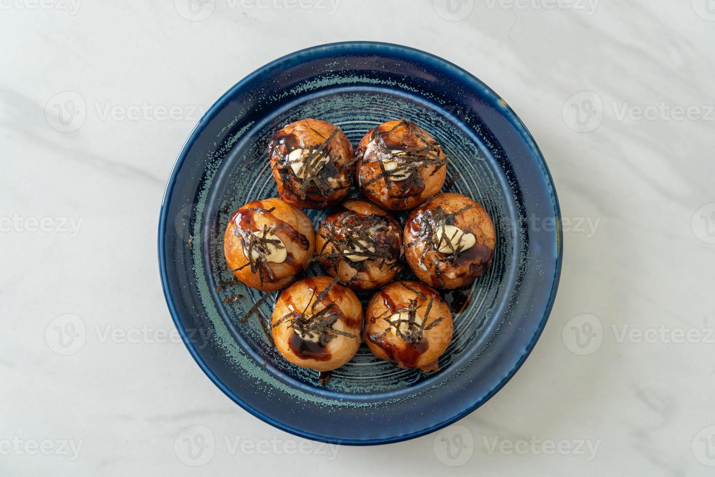 Takoyaki-Kugelknödel oder Oktopus-Kugeln foto