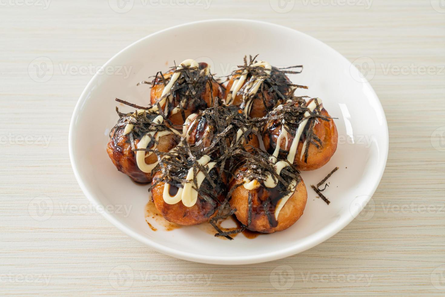 Takoyaki-Kugelknödel oder Oktopus-Kugeln foto