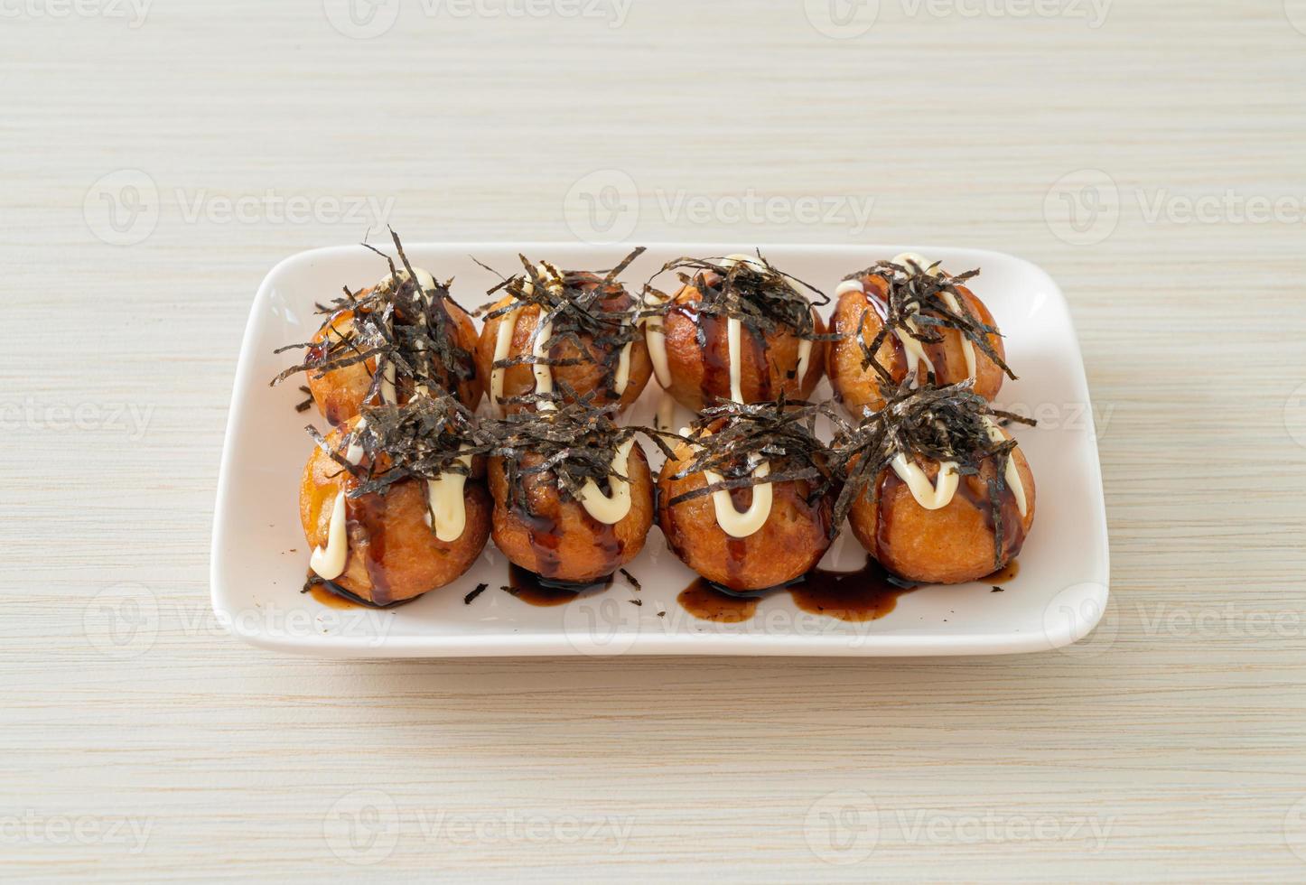 Takoyaki-Kugelknödel oder Oktopus-Kugeln foto