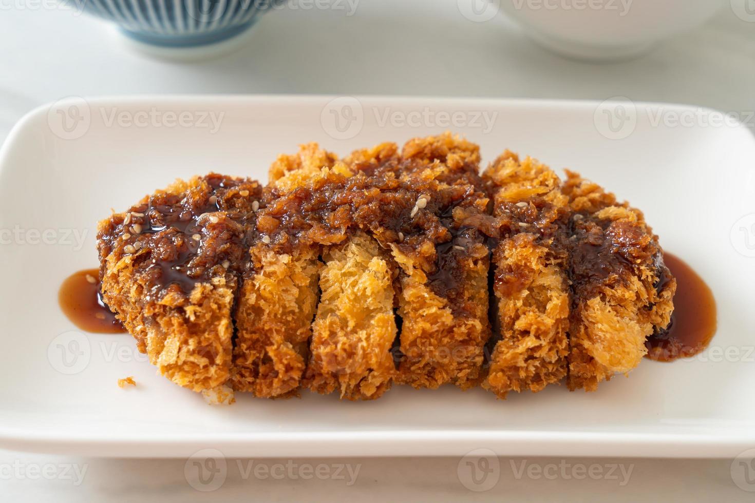 Tonkatsu - japanisches Schweinekotelett frittiert mit Reisset foto