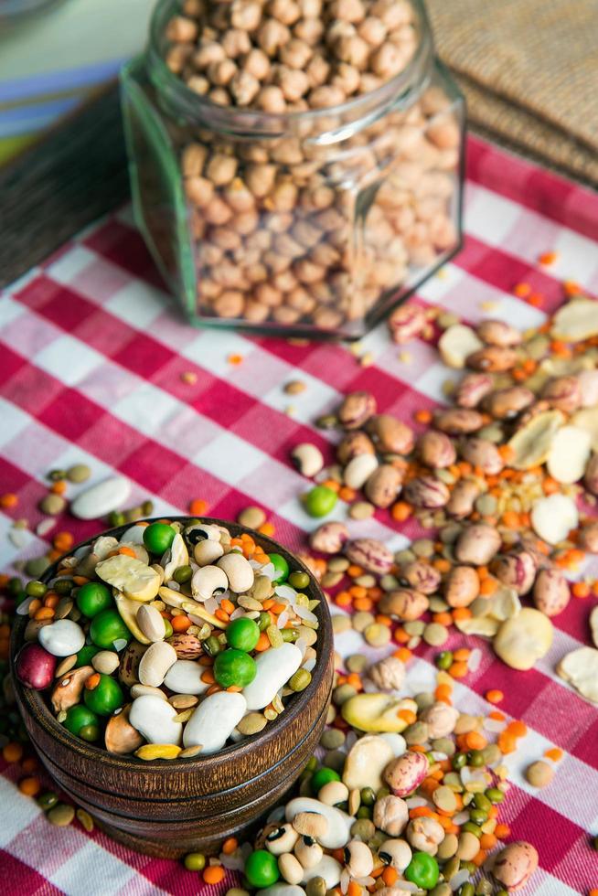 gesunde vegetarische Rohkost Hülsenfrüchte foto