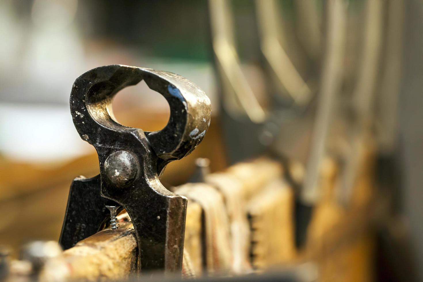 ein industrielles Konzept Reparaturgeräte Werkzeuge foto