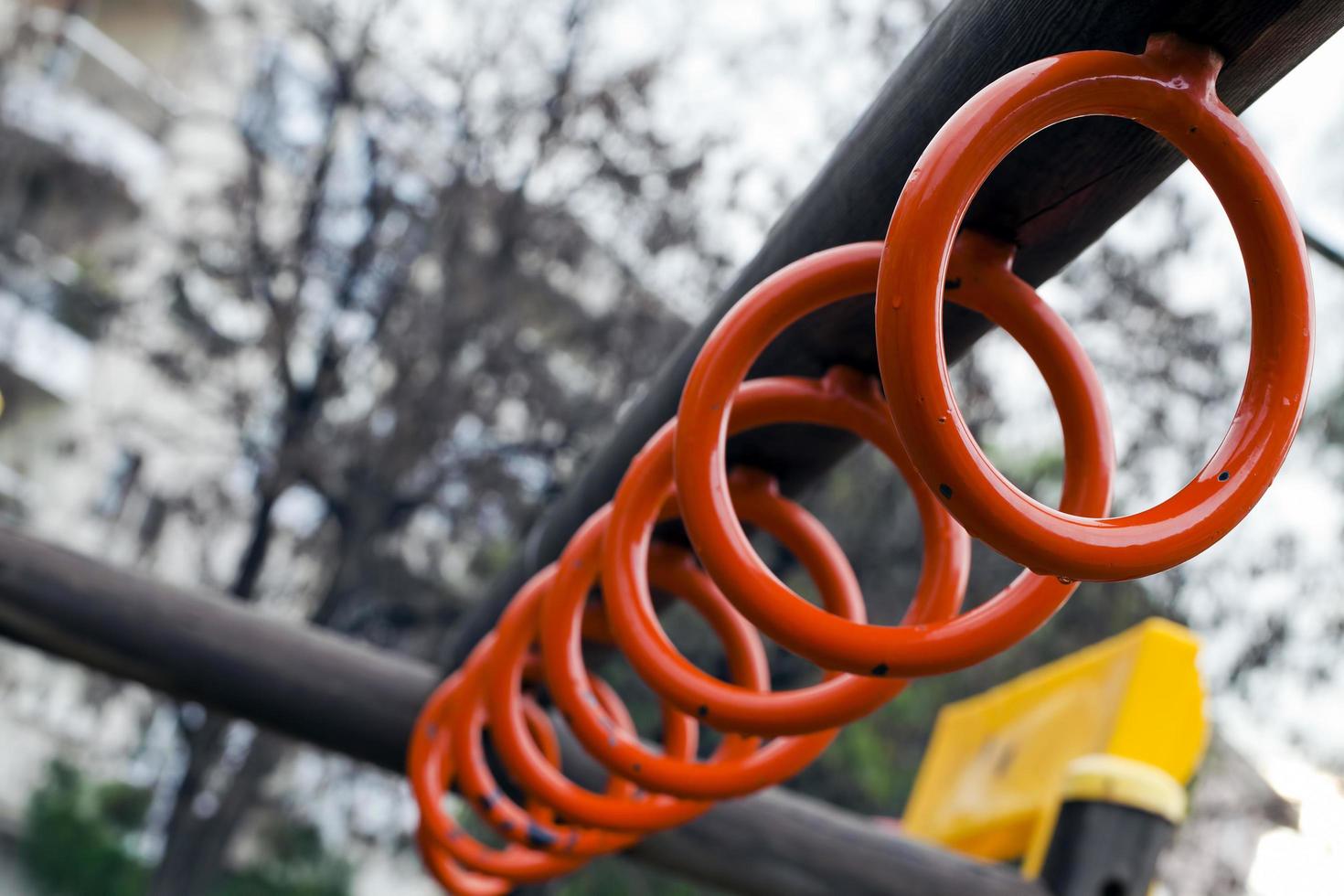 Kinderspielplatz im Freien zum Spaß foto