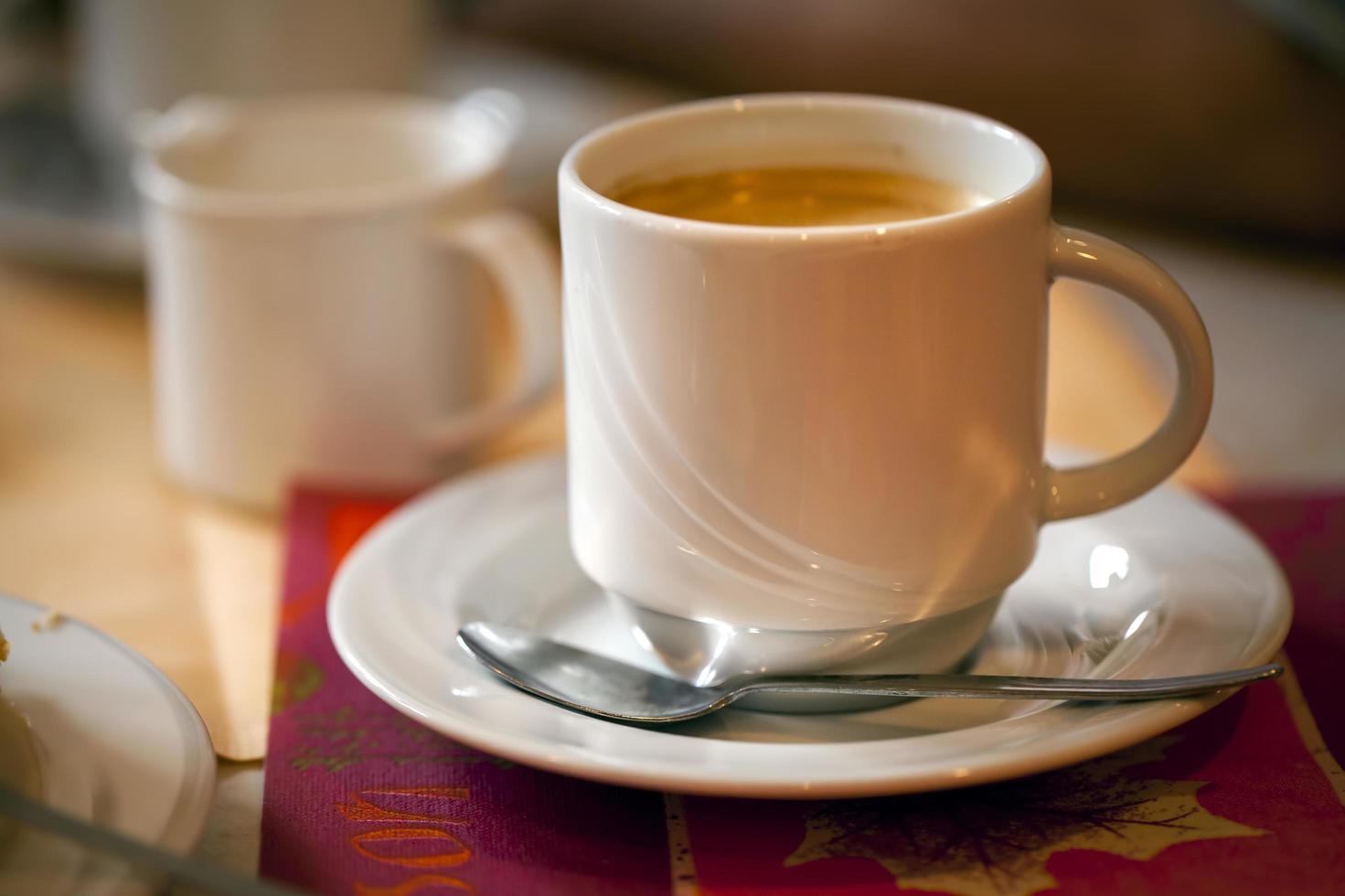 heißer Kaffee in einer Tasse foto