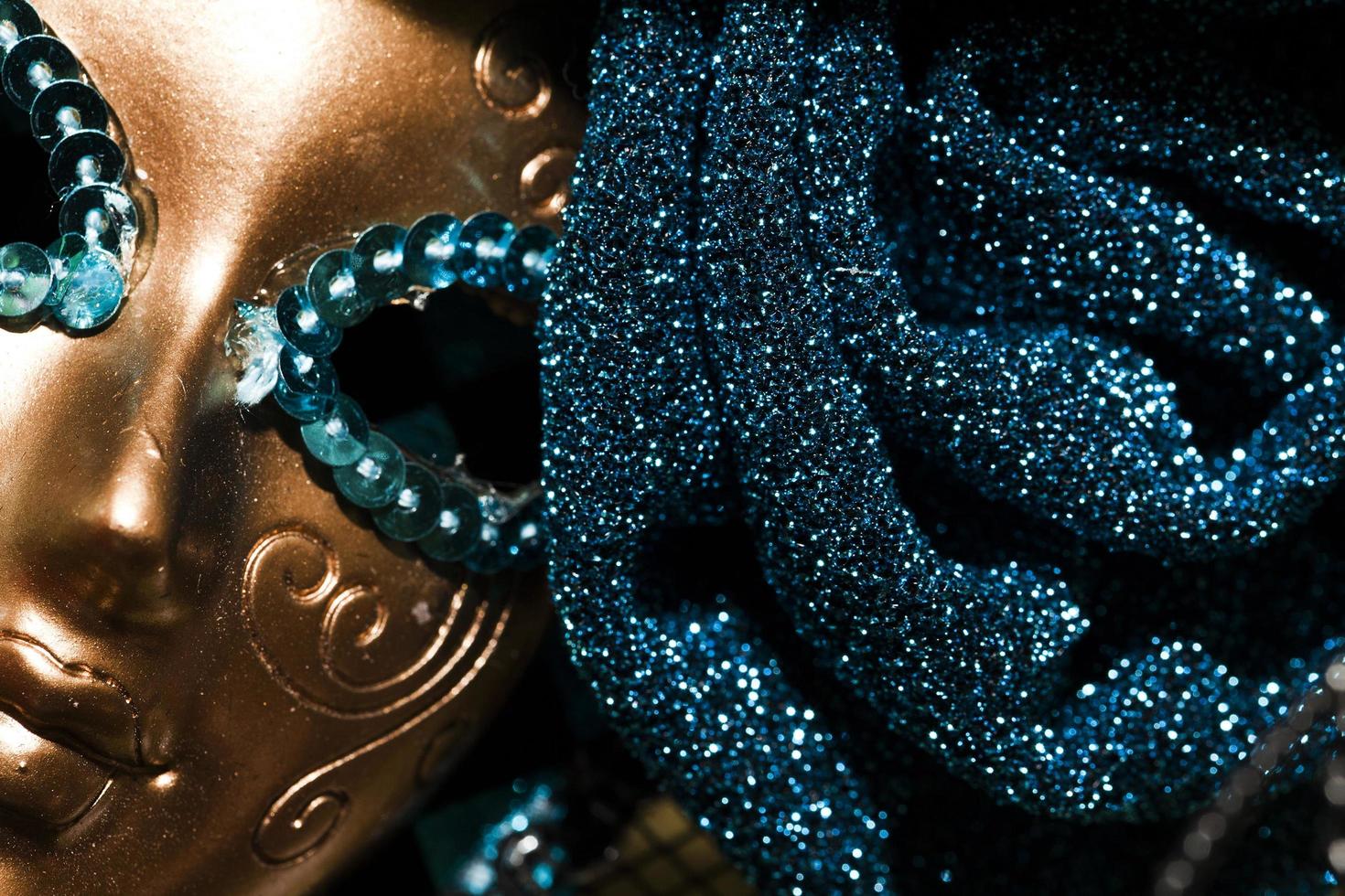 Karneval Venedig Theaterkostüm bunte Maske foto