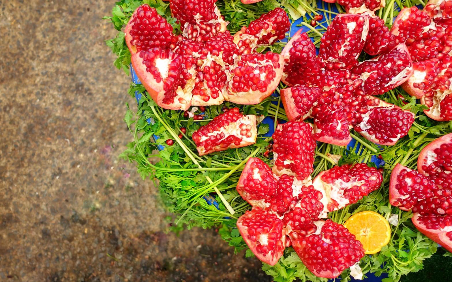 rote saftige und gesunde Frucht Granatapfel foto