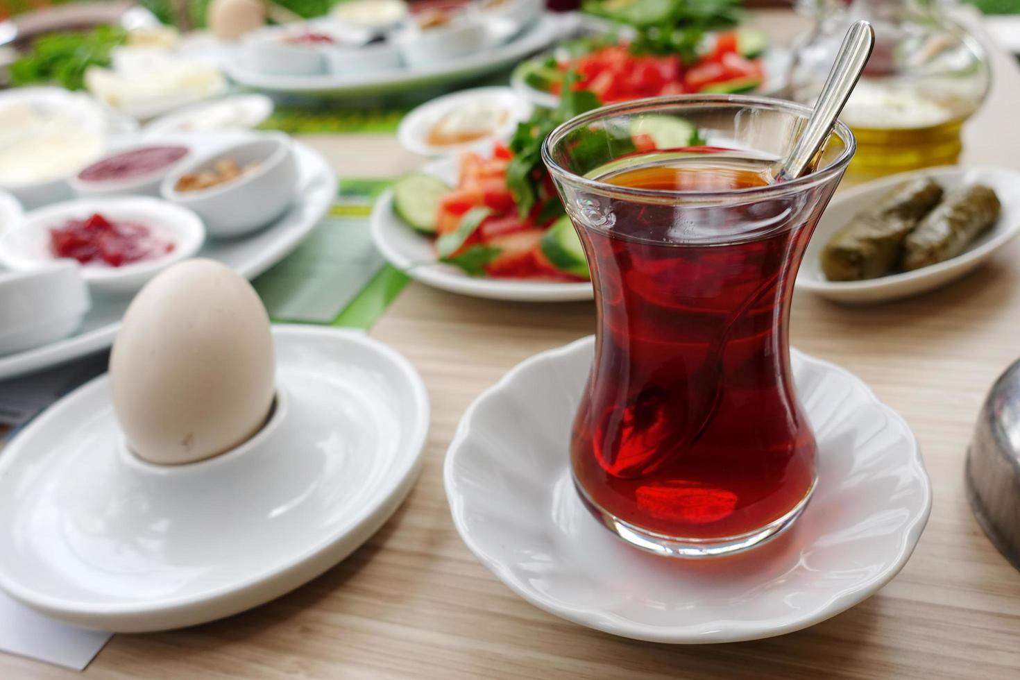 traditioneller türkischer Frühstückstisch foto