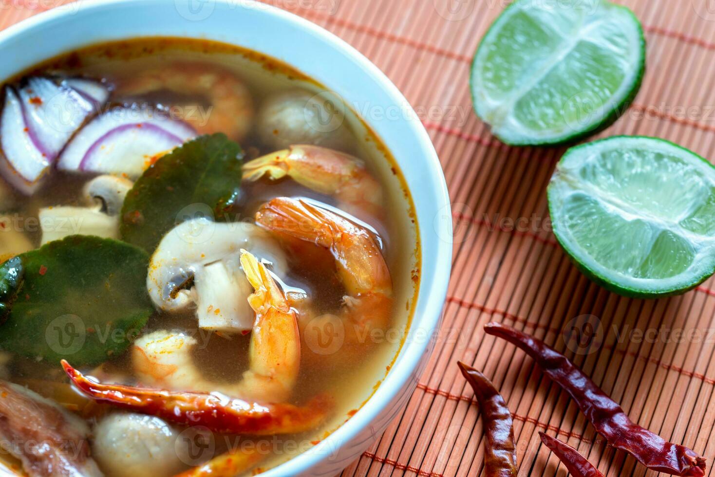 thailändisch Tom lecker Suppe foto