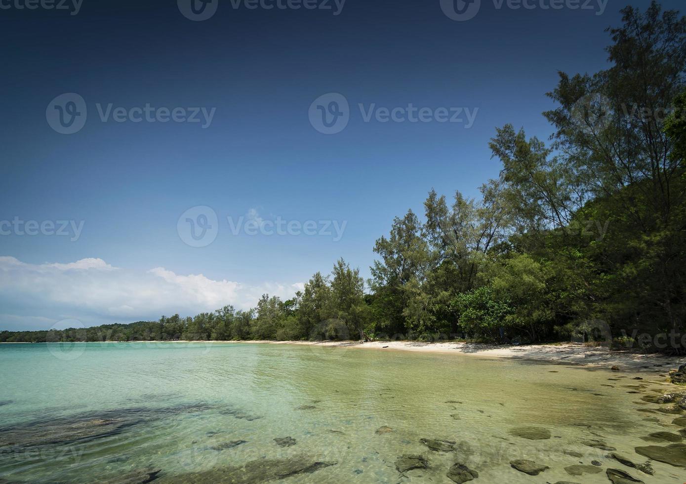 langer Strand auf der Insel Koh Ta Kiew in der Nähe von Sihanoukville, Kambodscha foto