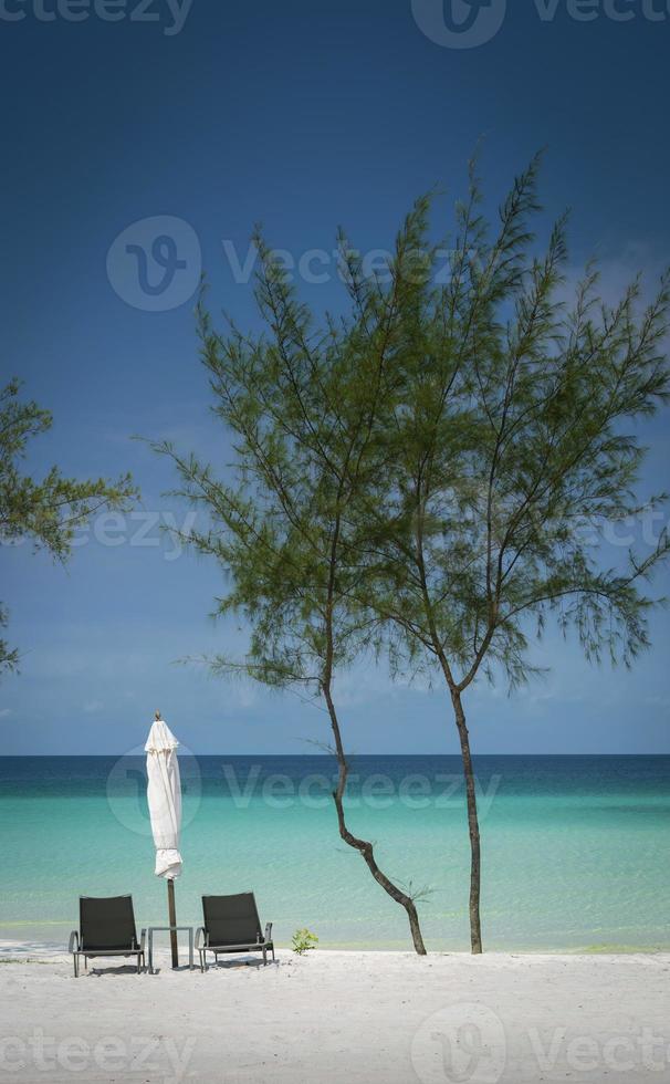 langer Strand im tropischen Paradies Koh Rong Island in der Nähe von Sihanoukville Kambodscha foto