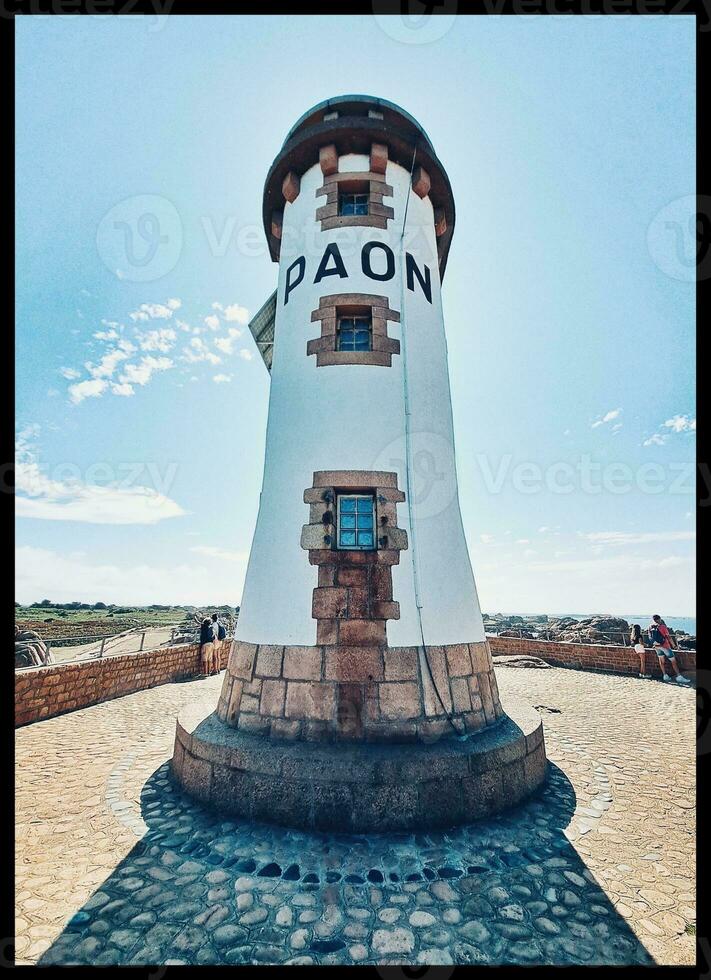 heiter Leuchtturm auf brehat Insel, Bretagne, Frankreich foto