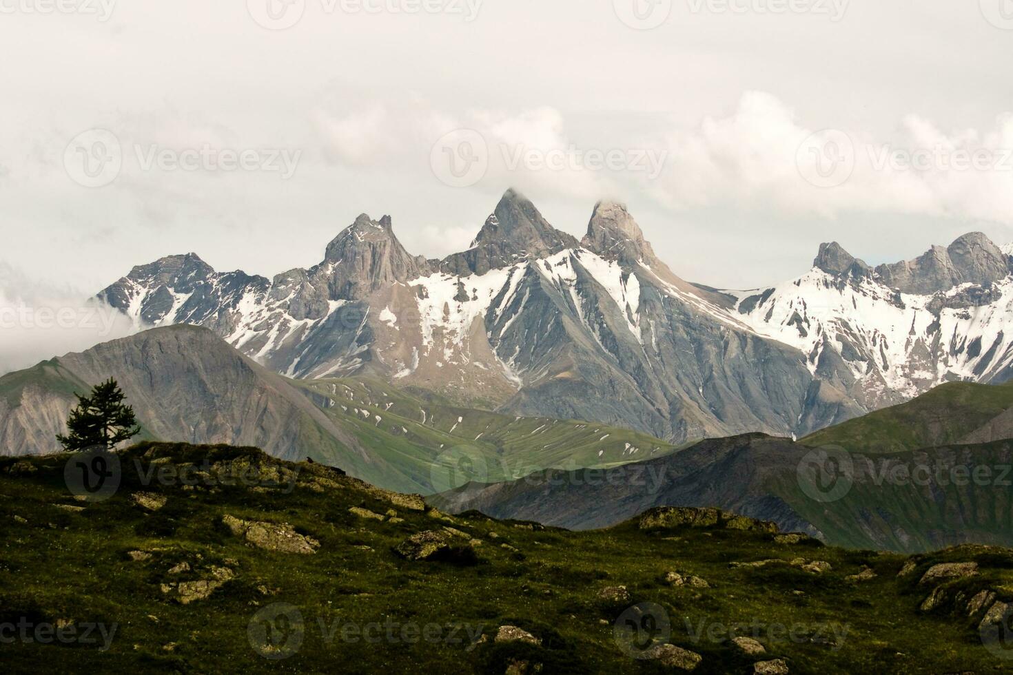 majestätisch alpin Spitzen Scheu inspirierend Aiguilles d'arves Landschaft im Savoie foto