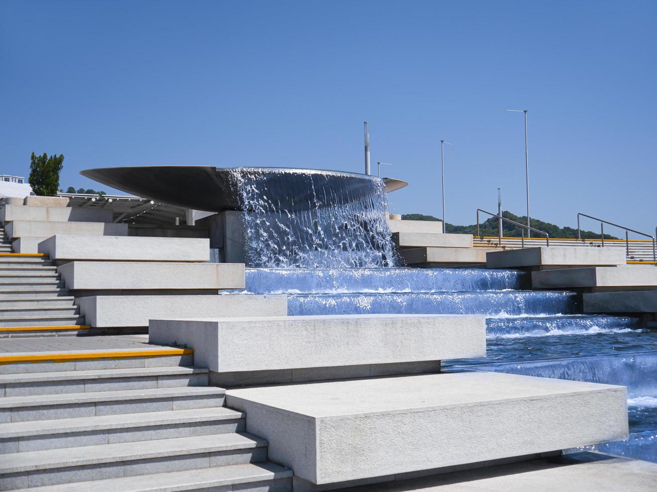 sotschi, russland, august 2019 kaskadenbrunnen im olympischen park foto