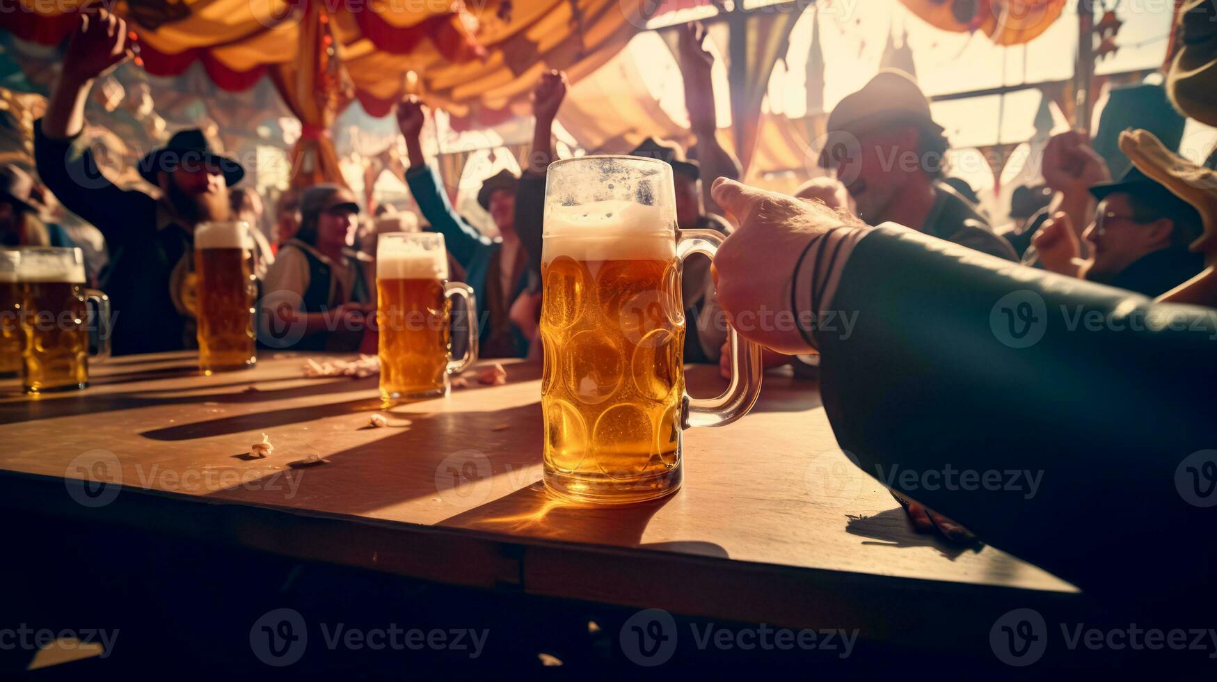 Gruppe von Menschen Sitzung beim Tabelle mit Tassen von Bier im Vorderseite von ihnen. generativ ai foto