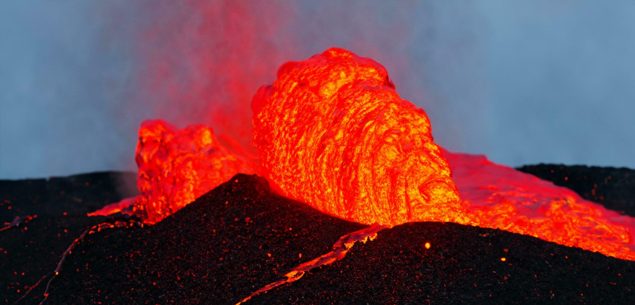 vulkanisch Eruption Lava Material rot Lava heiß Magma foto