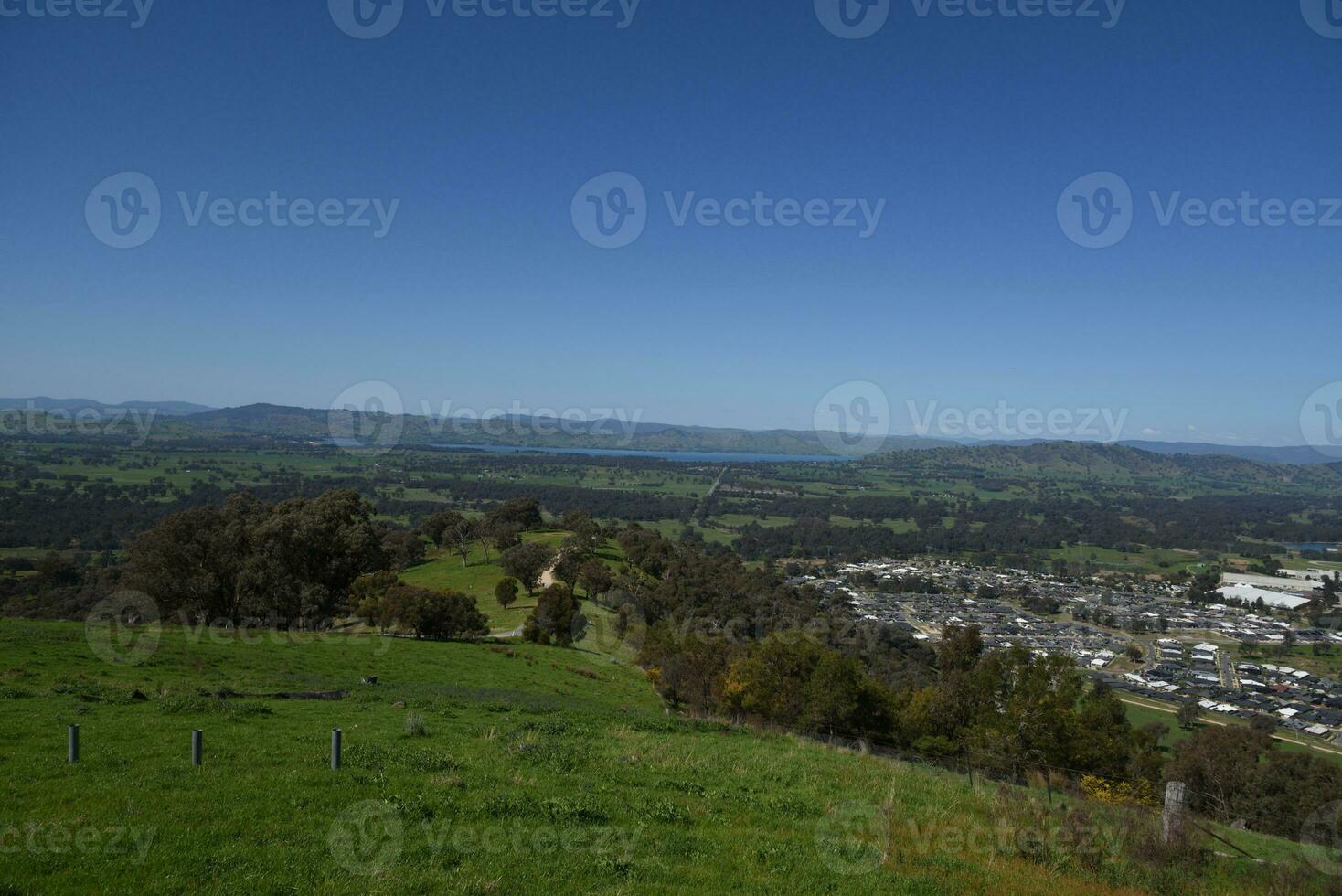 huon Hügel Achtung Parklandschaften spektakulär Ansichten von See Hume, das kiewa Schlucht, das alpin Region, Murray und kiewa Flüsse, und Albury und wodonga Städte im Viktoria, Australien. foto