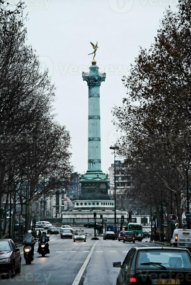 ikonisch Säule von Freiheit beim Platz de la Bastille, Paris foto