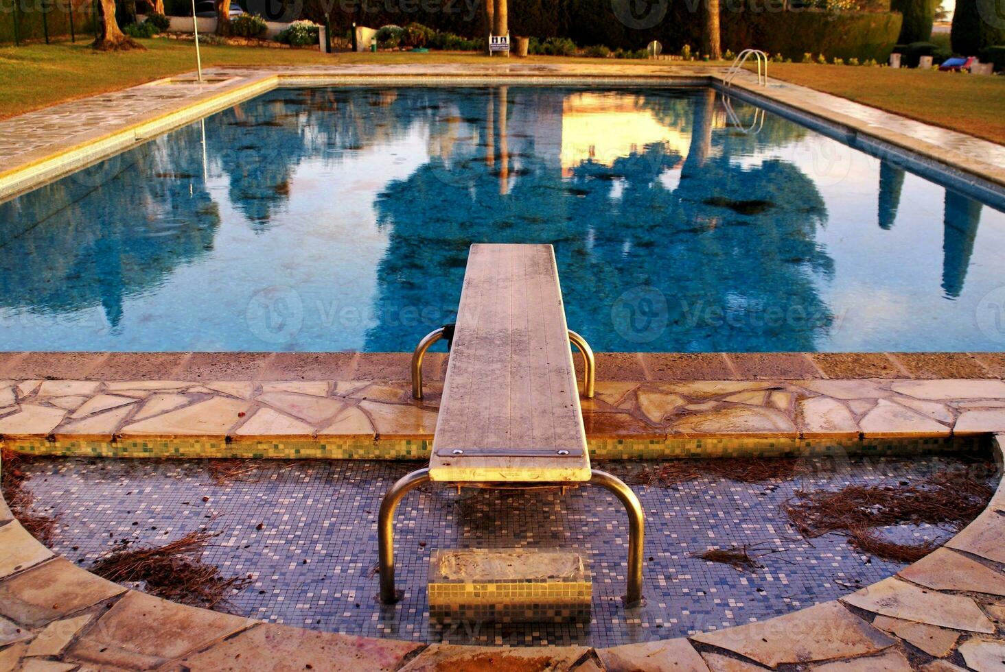 heiter Herbst Flucht Wohn Schwimmen Schwimmbad im Süd Frankreich foto