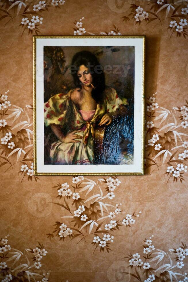 elegant Spanisch Zigeuner Frau Jahrgang Blumen- Hintergrund Kunst foto