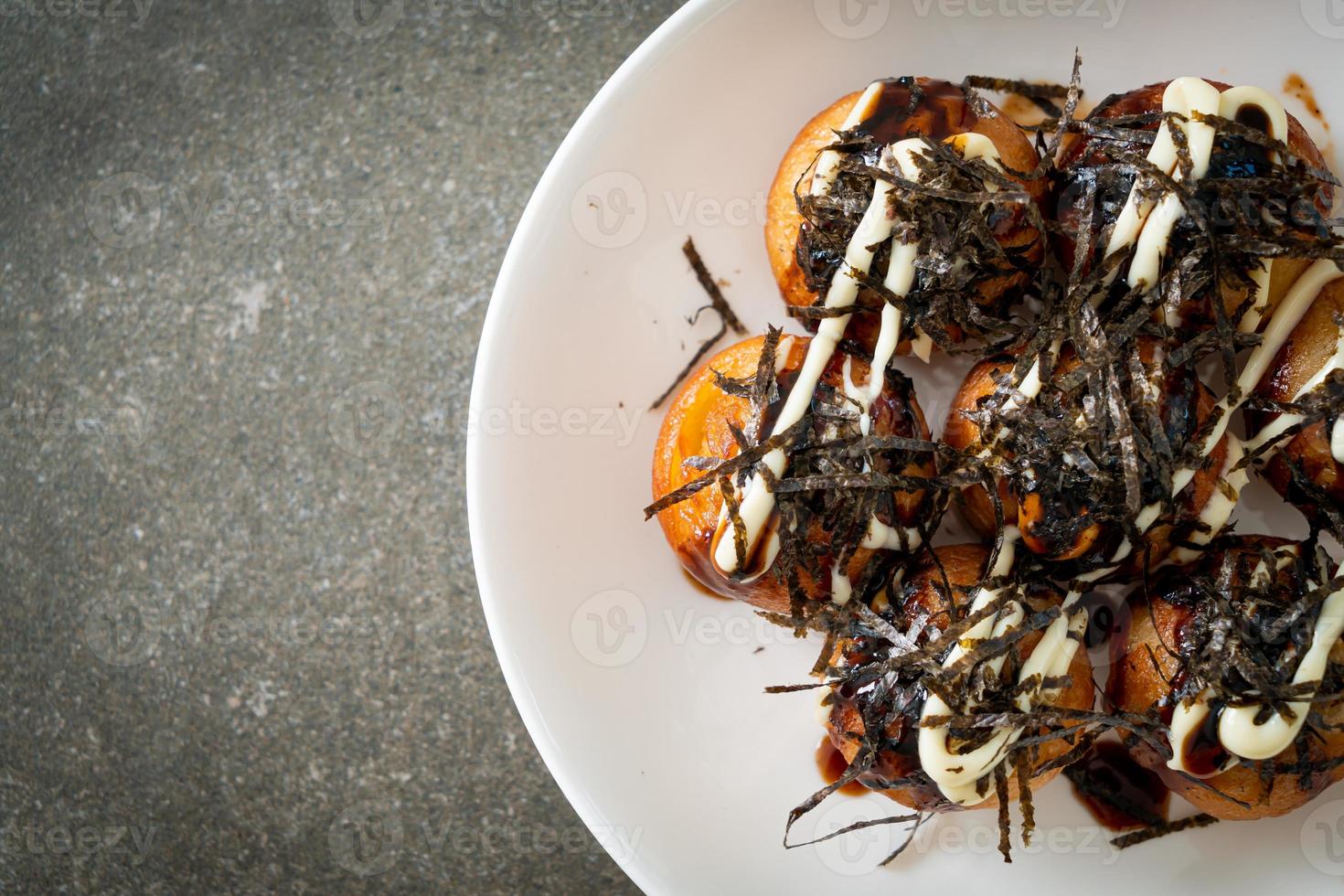 Takoyaki-Kugelknödel oder Oktopus-Kugeln foto