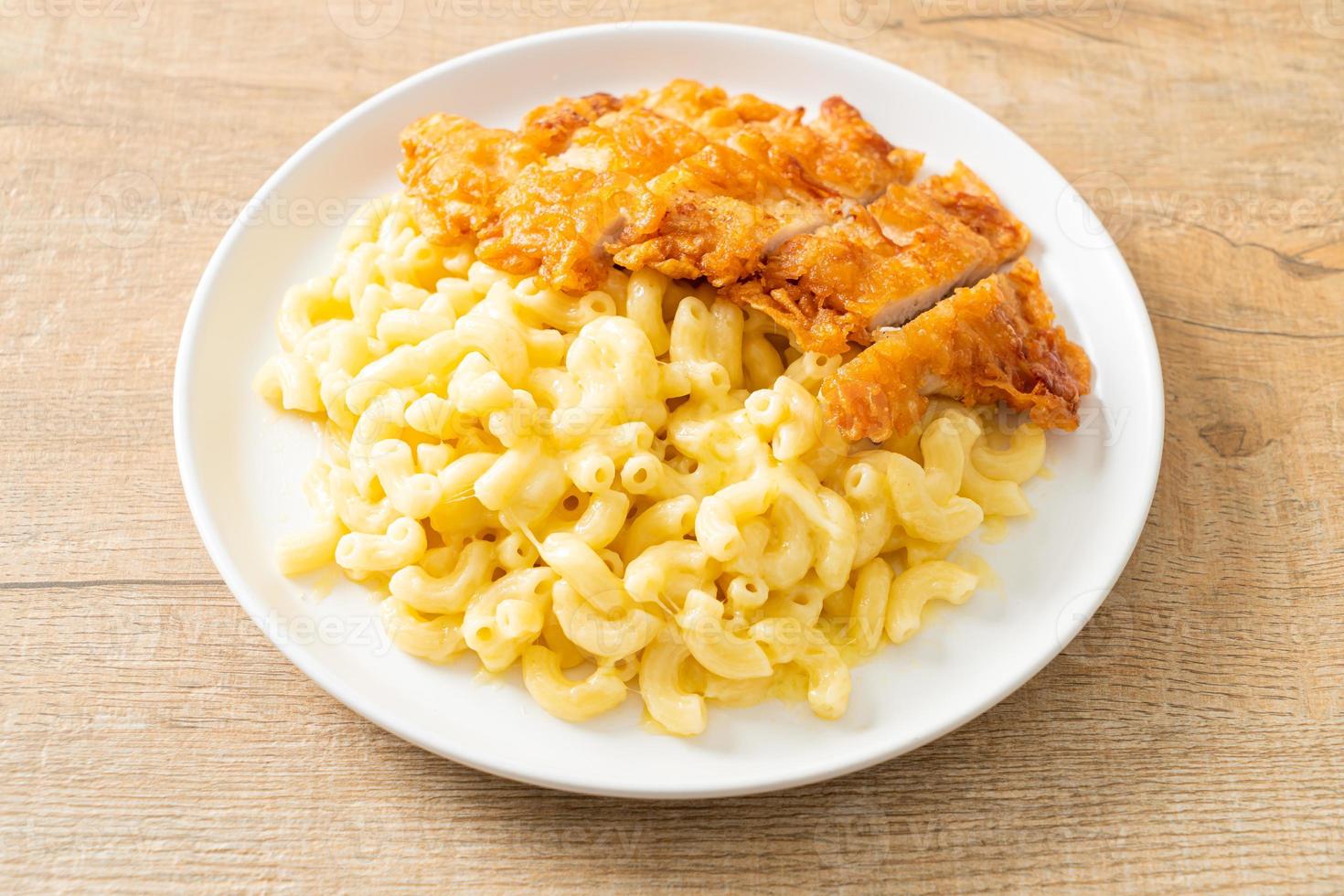 Mac und Käse mit Brathähnchen foto