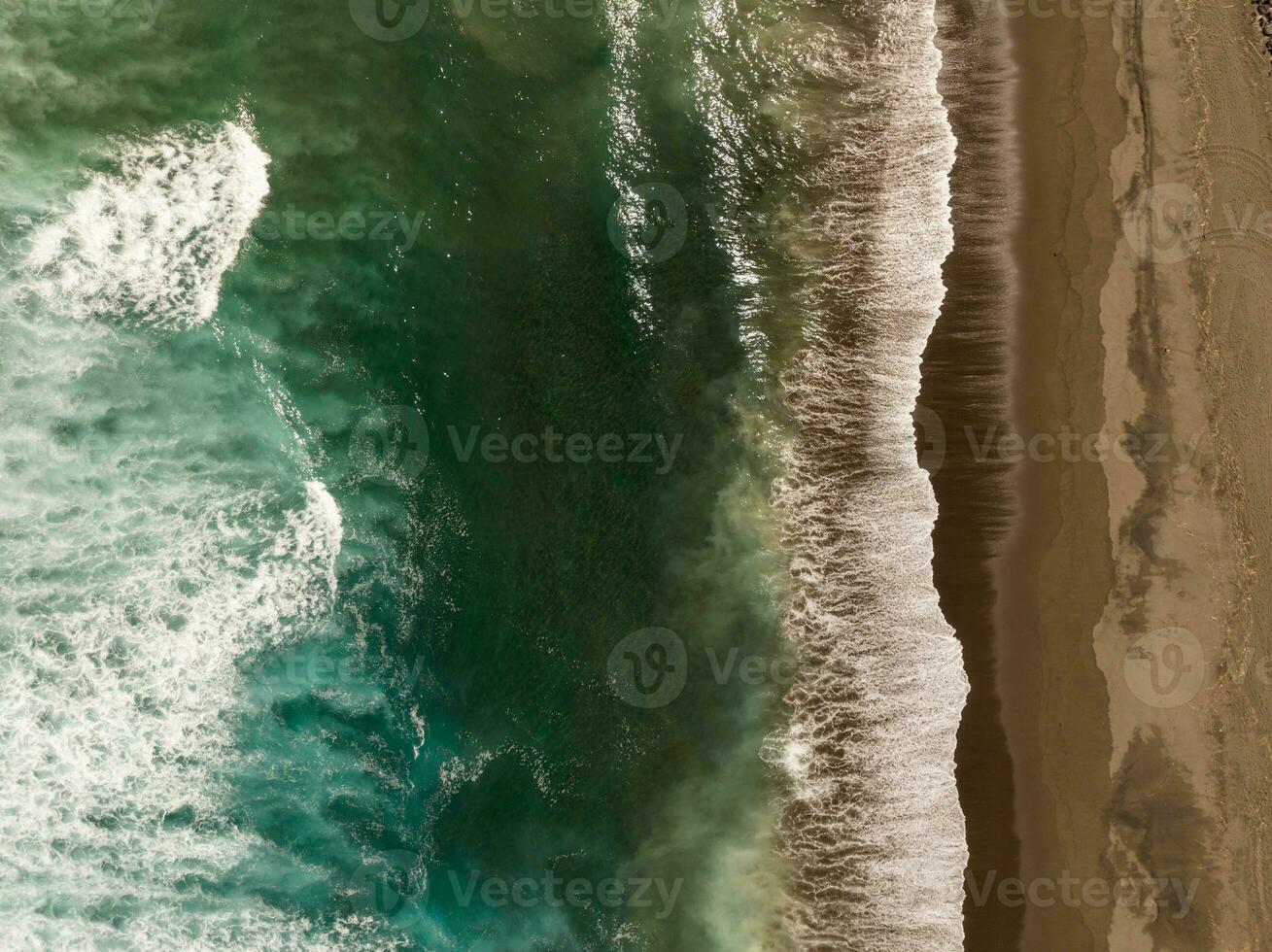 Küste und Wellen - - Ribeira, Portugal foto