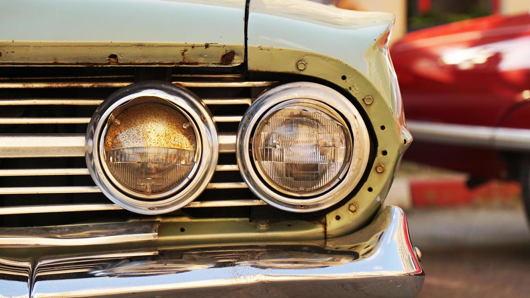 Retro-Auto. alter Oldtimer. Scheinwerfer Nahaufnahme foto