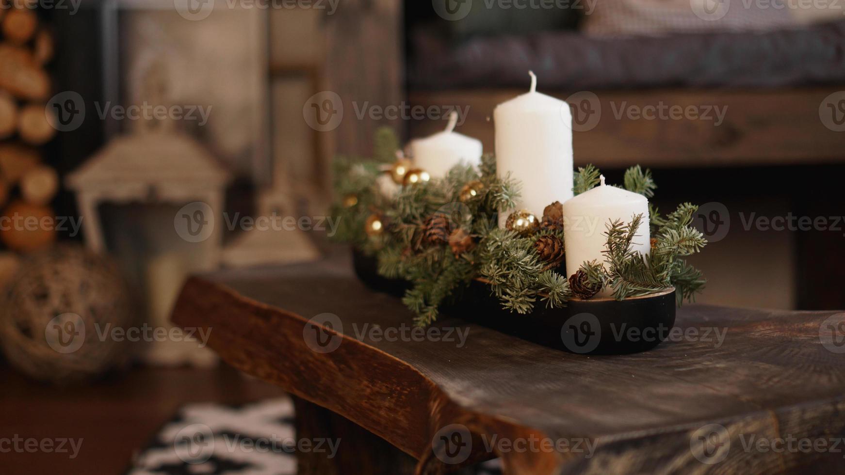 Weihnachtsdekoration auf hölzernem Hintergrund foto