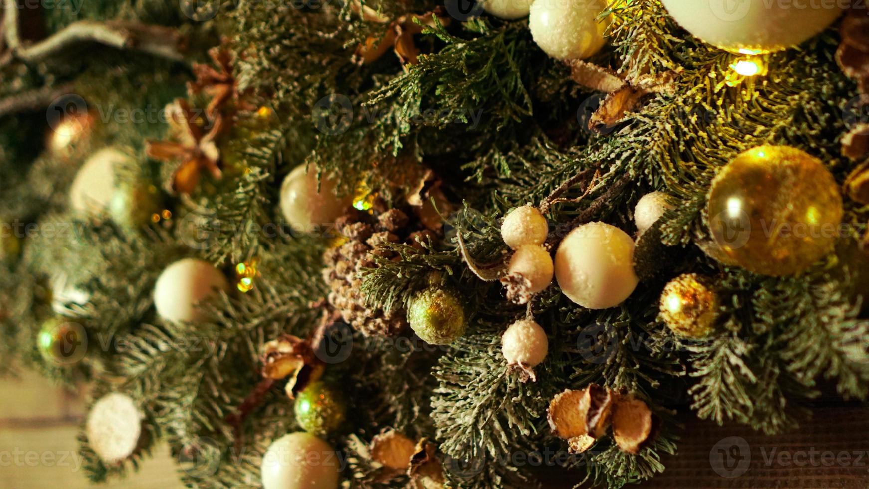 Weihnachtsschmuck, Weihnachtsbaum, Geschenke, Neujahr foto