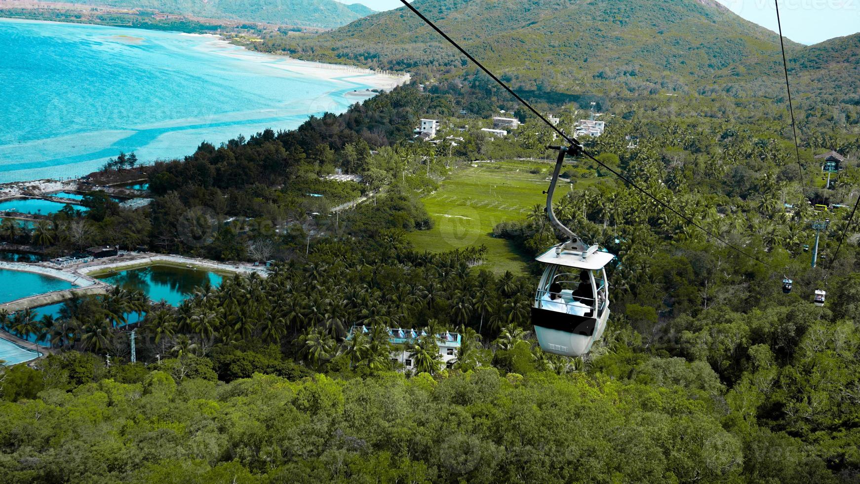 Seilbahn vor dem Hintergrund der Provinz Hainan, China foto