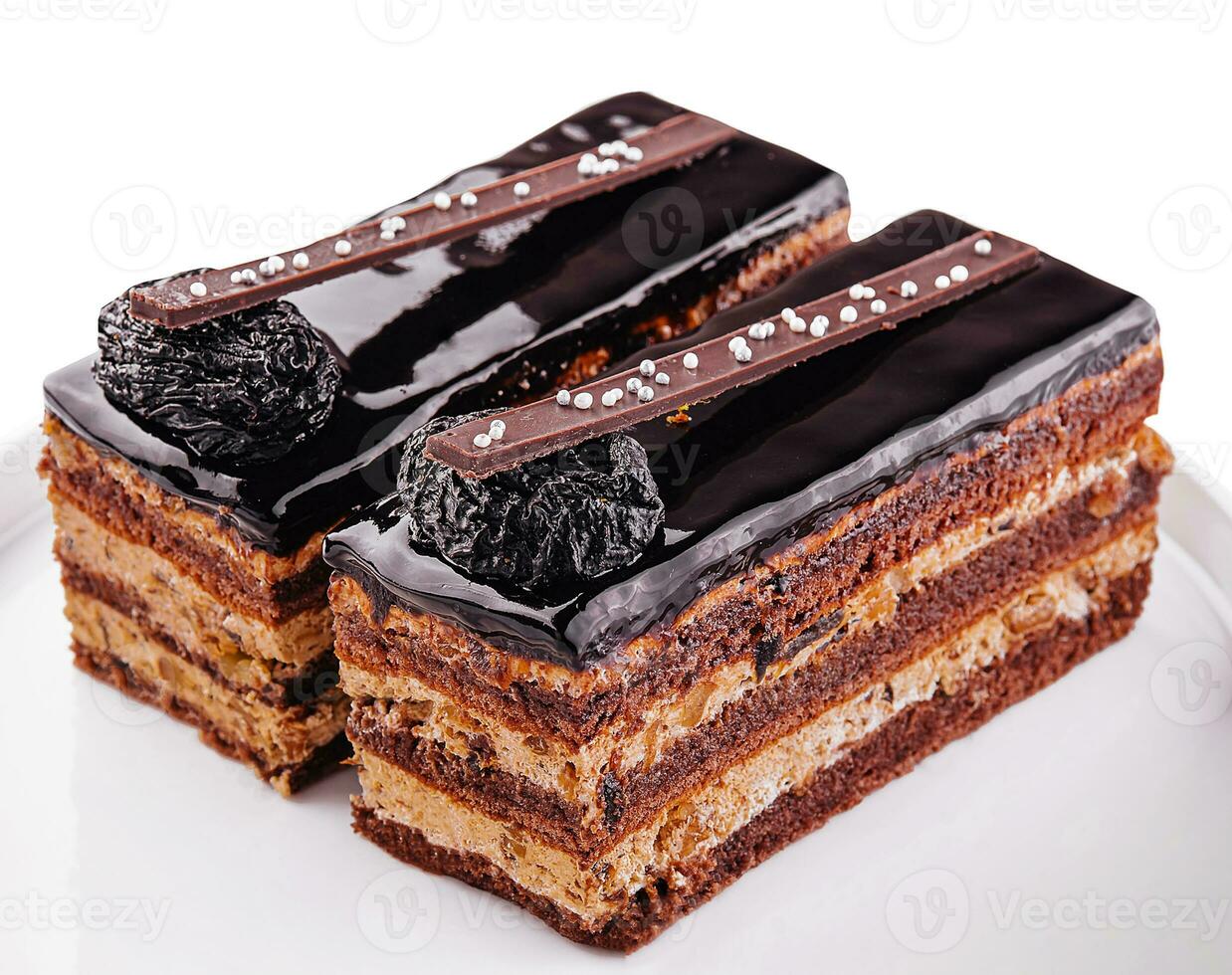 Schokolade geschichtet Kuchen Scheiben auf Teller foto