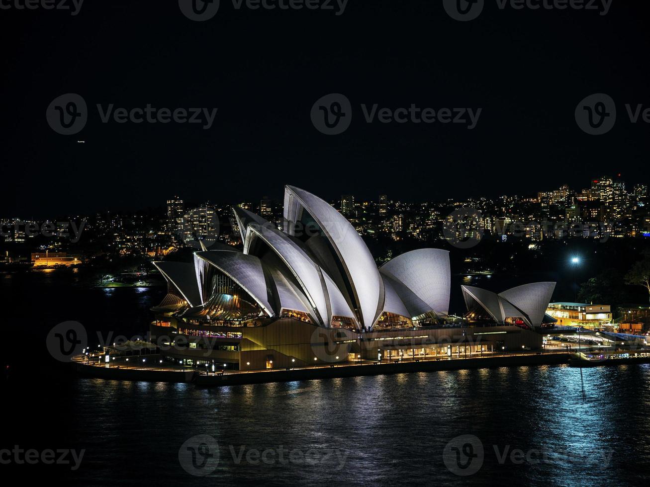 Sydney City Harbour mit Opernhaus Wahrzeichen Skyline bei Nacht in Australien? foto