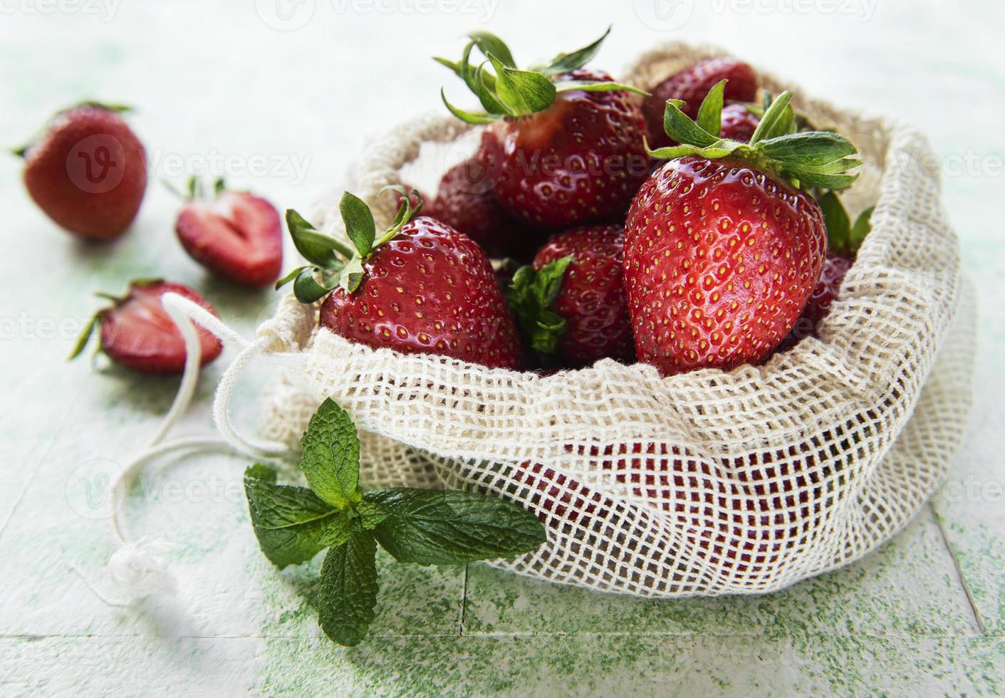 frische reife leckere Erdbeeren foto