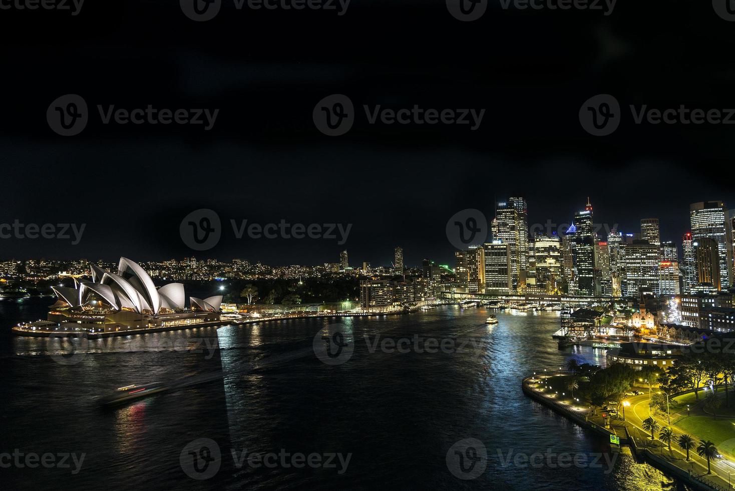 Sydney Opera House berühmtes Wahrzeichen Exterieur in Australien bei Nacht? foto