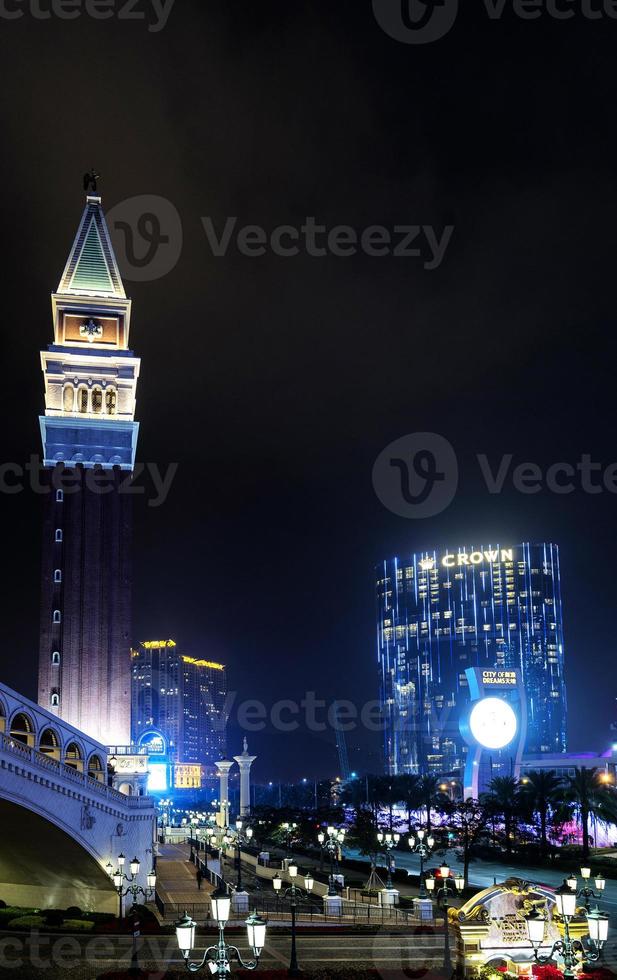 Casino-Resorts im berühmten Cotai-Glücksspielstreifen in Macao Macau China bei Nacht? foto