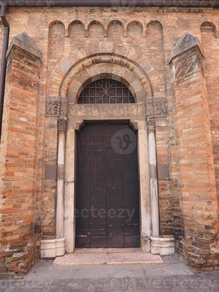 Santo Stefano Kirche in Bologna foto